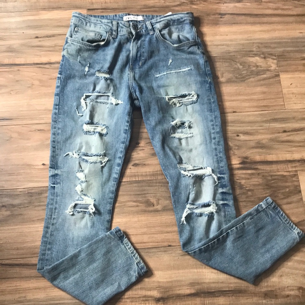 Zara light wash denim distressed jeans